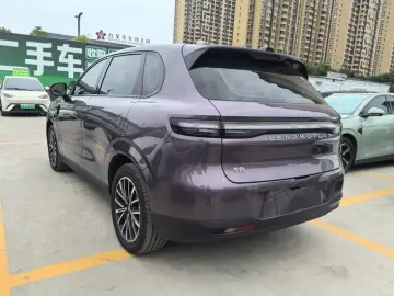2025 Leapmotor B10 с пробегом 17 000 км