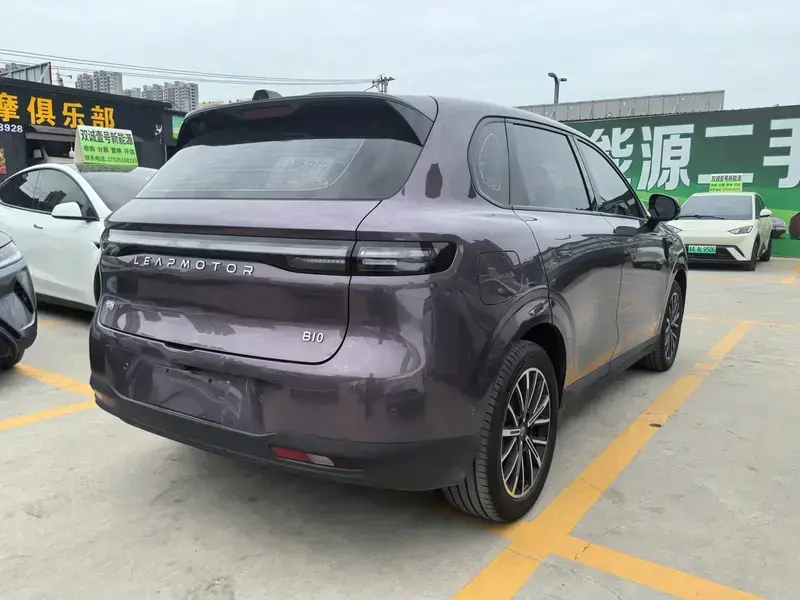 2025 Leapmotor B10 с пробегом 17 000 км