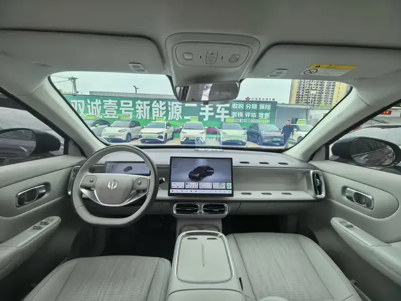 2025 Leapmotor B10 с пробегом 17 000 км