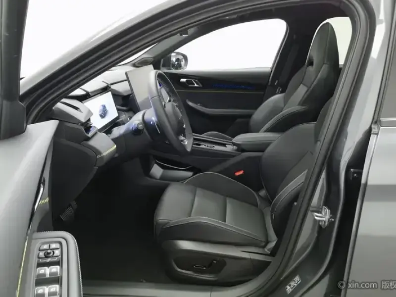2025 Lynk & Co 03 с пробегом 14 400 км
