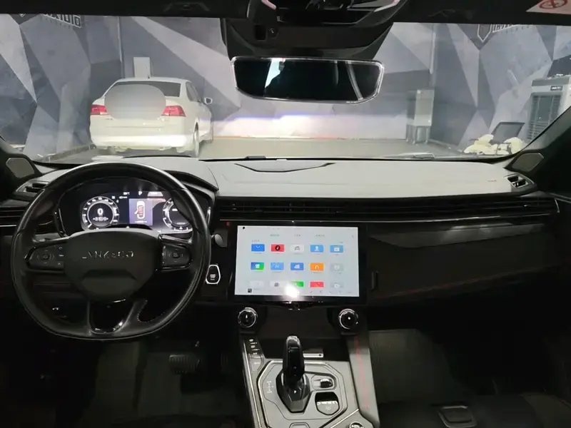 2023 Lynk & Co 05 с пробегом 40 800 км