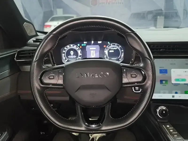 2023 Lynk & Co 05 с пробегом 40 800 км
