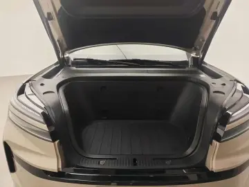 2025 Nio Onvo L90 с пробегом 39 000 км