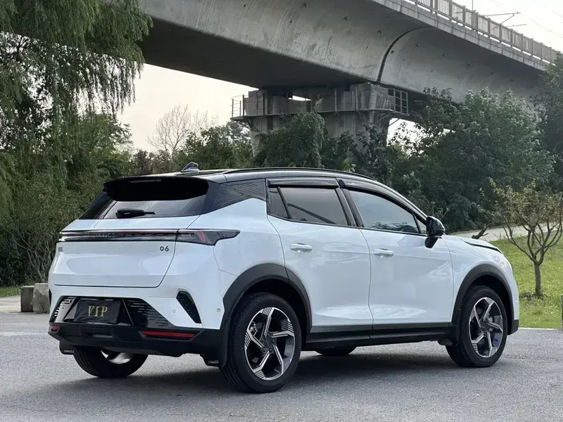 2025 Lynk & Co 06 с пробегом 7 900 км