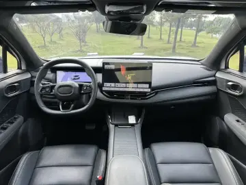 2025 Lynk & Co 06 с пробегом 7 900 км