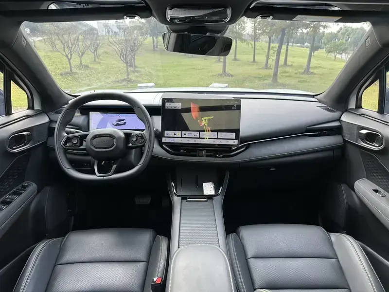 2025 Lynk & Co 06 с пробегом 7 900 км