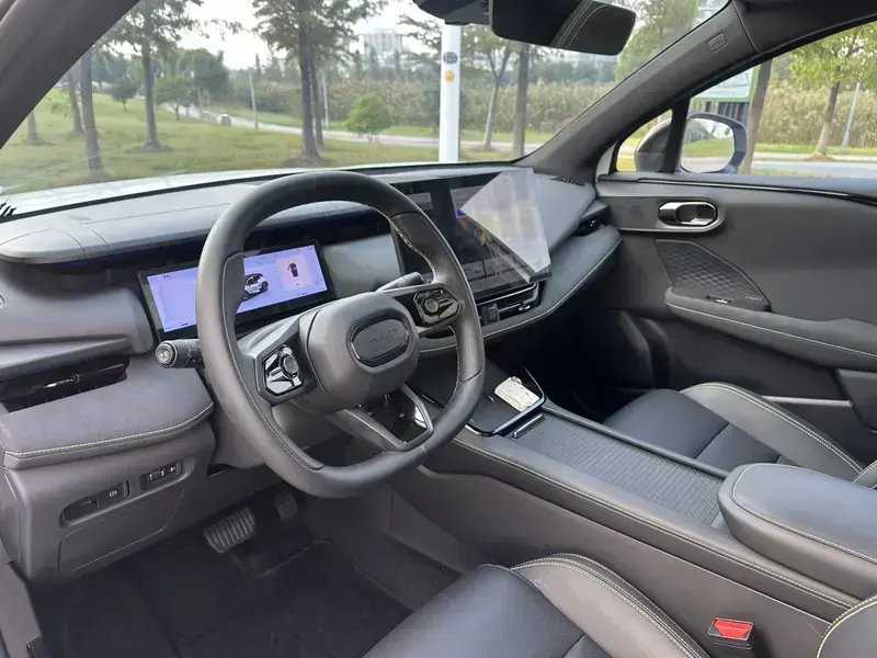 2025 Lynk & Co 06 с пробегом 7 900 км