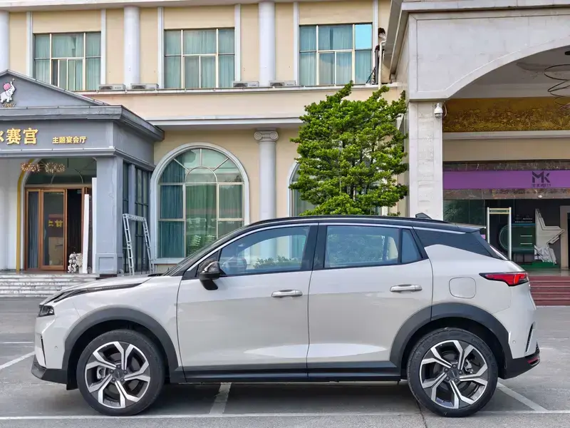 2025 Lynk & Co 06 с пробегом 12 000 км