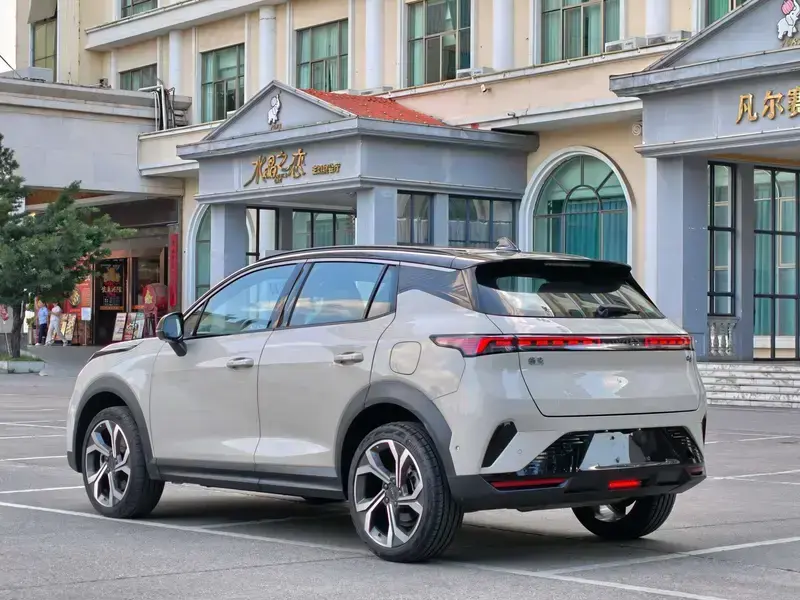 2025 Lynk & Co 06 с пробегом 12 000 км