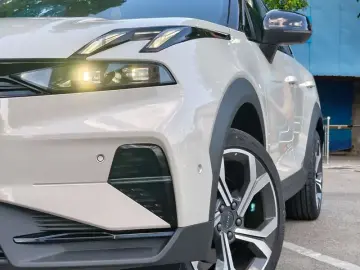2025 Lynk & Co 06 с пробегом 12 000 км