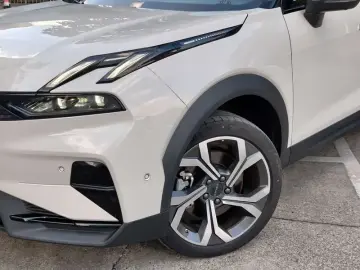 2025 Lynk & Co 06 с пробегом 12 000 км