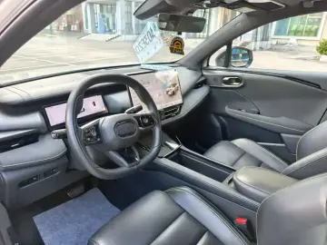 2025 Lynk & Co 06 с пробегом 12 000 км