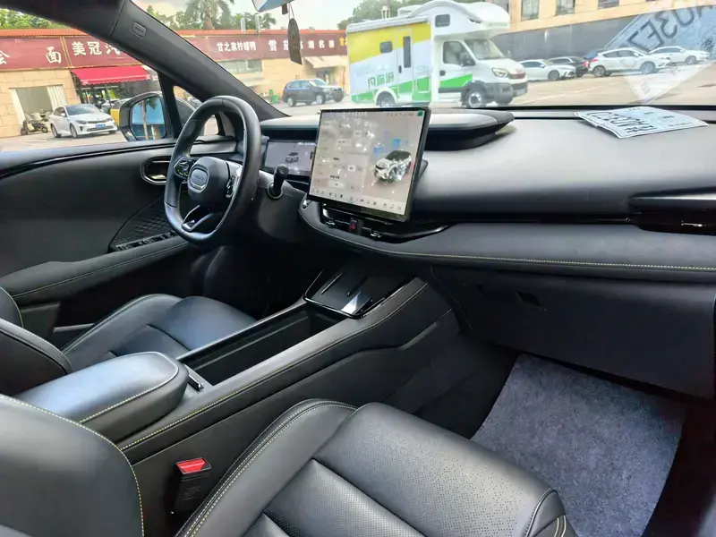 2025 Lynk & Co 06 с пробегом 12 000 км