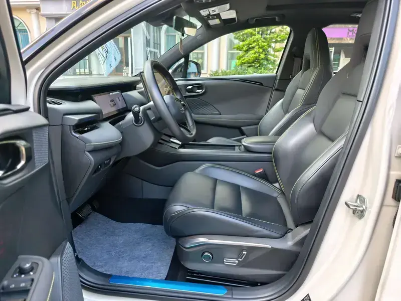 2025 Lynk & Co 06 с пробегом 12 000 км