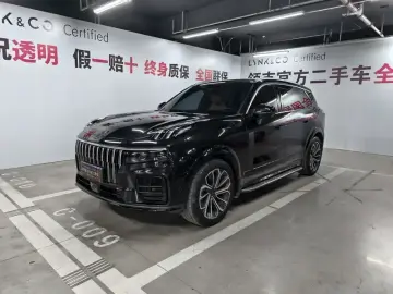 Lynk & Co 09