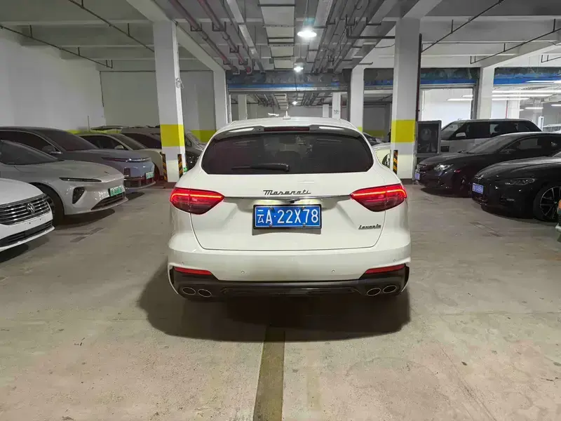 2022 Maserati Levante с пробегом 42 000 км
