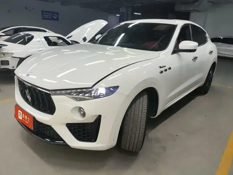 2022 Maserati Levante с пробегом 42 000 км