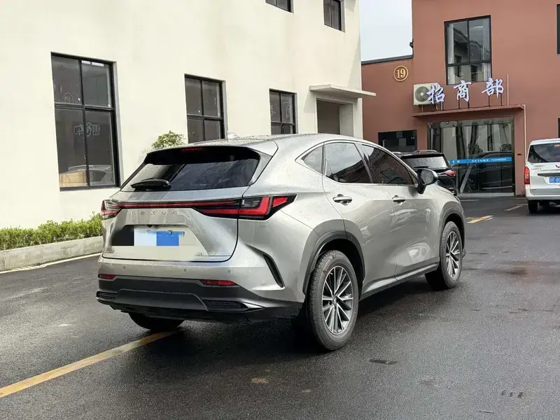 2022 Lexus NX с пробегом 27 000 км