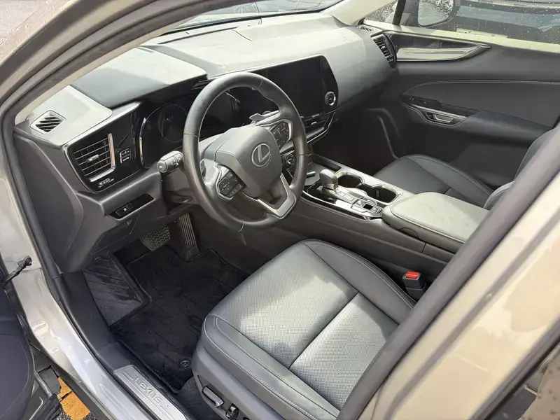 2022 Lexus NX с пробегом 27 000 км