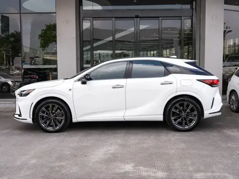 2025 Lexus RX с пробегом 16 000 км