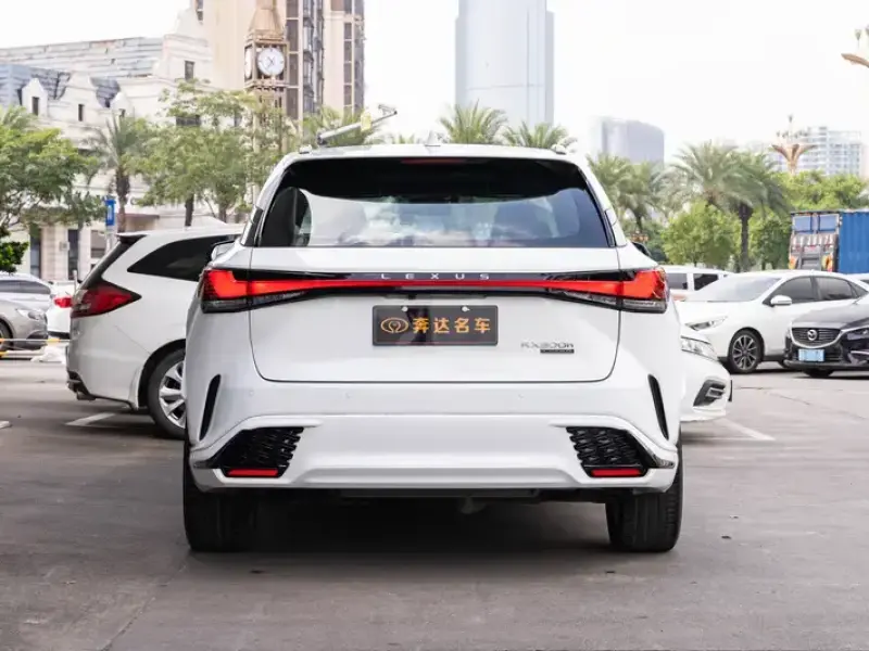 2025 Lexus RX с пробегом 16 000 км