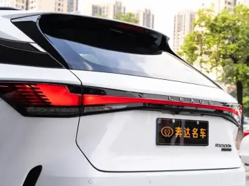 2025 Lexus RX с пробегом 16 000 км