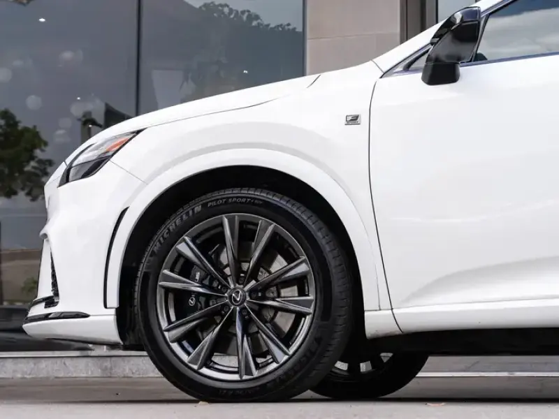 2025 Lexus RX с пробегом 16 000 км