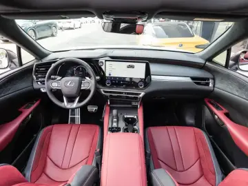 2025 Lexus RX с пробегом 16 000 км