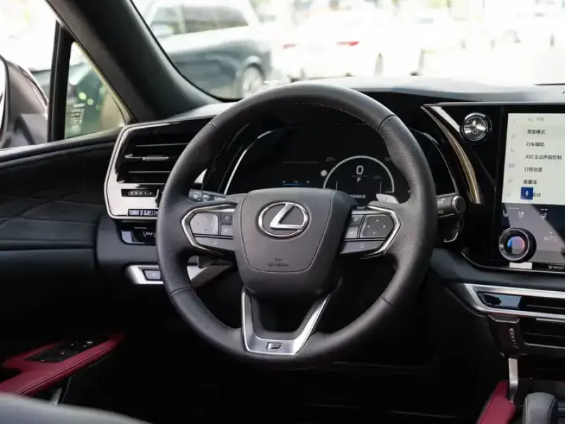 2025 Lexus RX с пробегом 16 000 км