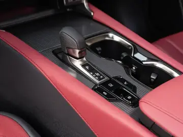 2025 Lexus RX с пробегом 16 000 км