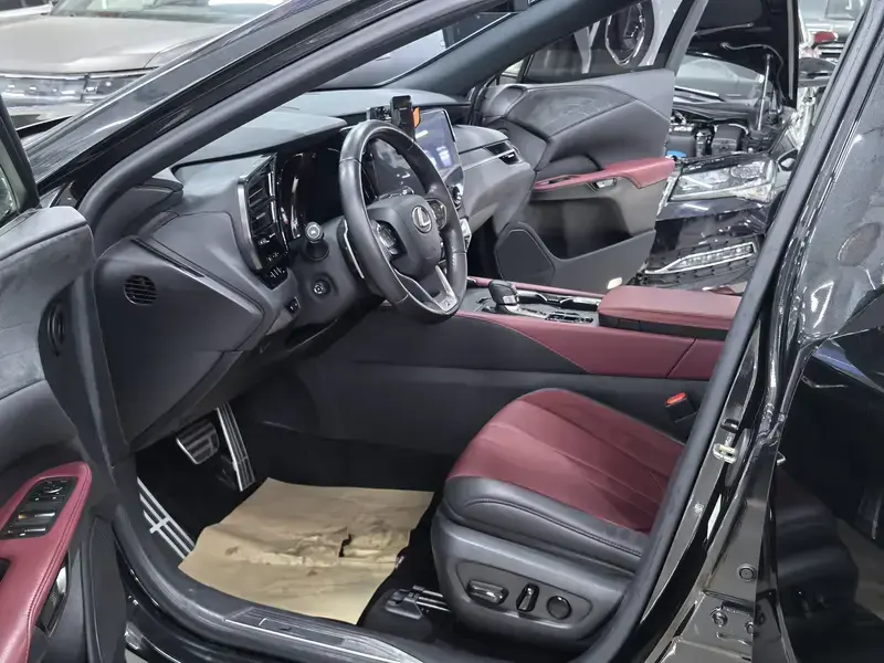 2023 Lexus RX с пробегом 114 000 км