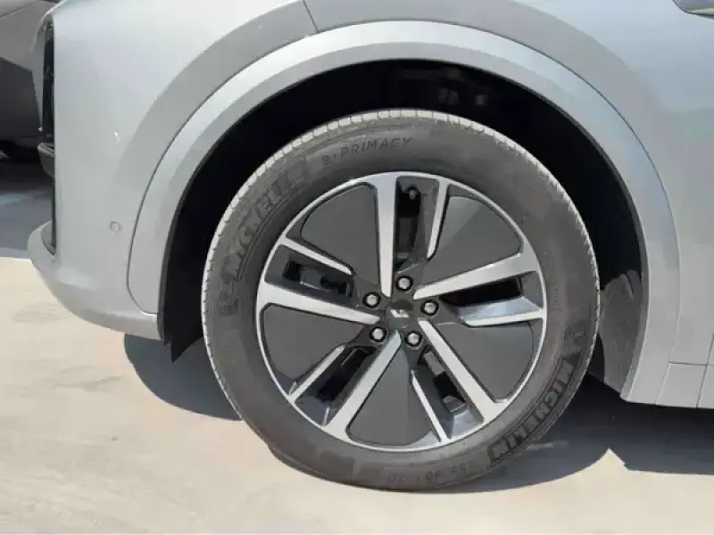 2024 Li Auto (Lixiang) L7 с пробегом 25 400 км
