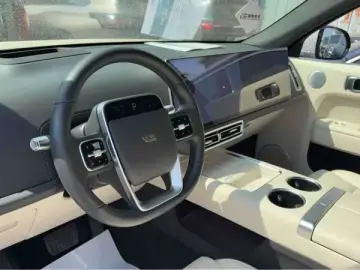 2024 Li Auto (Lixiang) L7 с пробегом 25 400 км