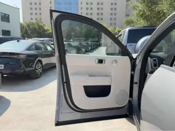 2024 Li Auto (Lixiang) L7 с пробегом 25 400 км
