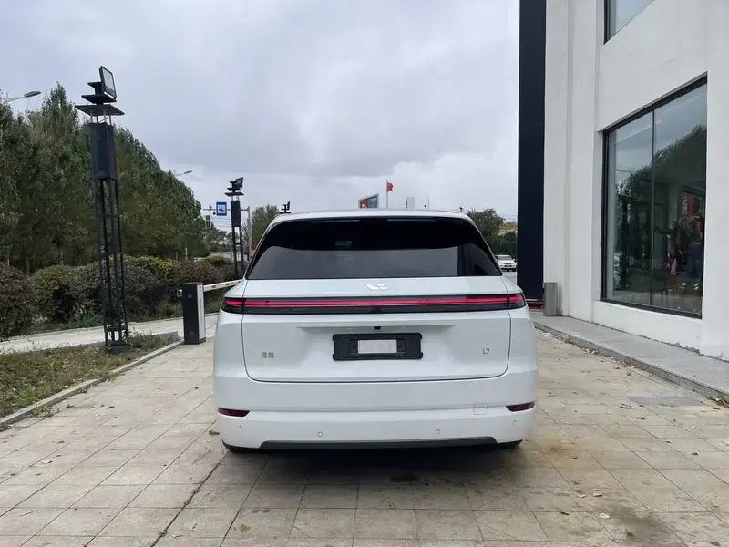 2025 Li Auto (Lixiang) L7 с пробегом 9 400 км