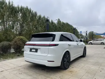 2025 Li Auto (Lixiang) L7 с пробегом 9 400 км