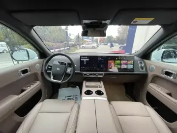 2025 Li Auto (Lixiang) L7 с пробегом 9 400 км