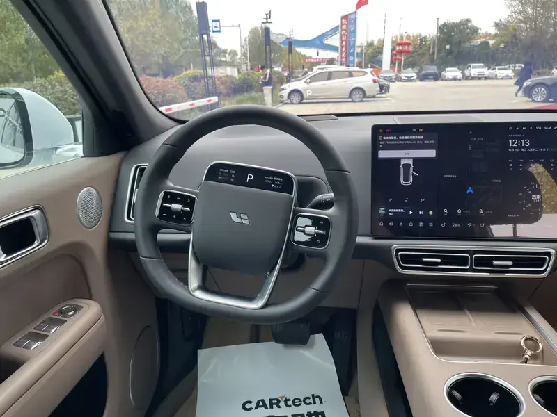 2025 Li Auto (Lixiang) L7 с пробегом 9 400 км