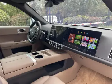 2025 Li Auto (Lixiang) L7 с пробегом 9 400 км