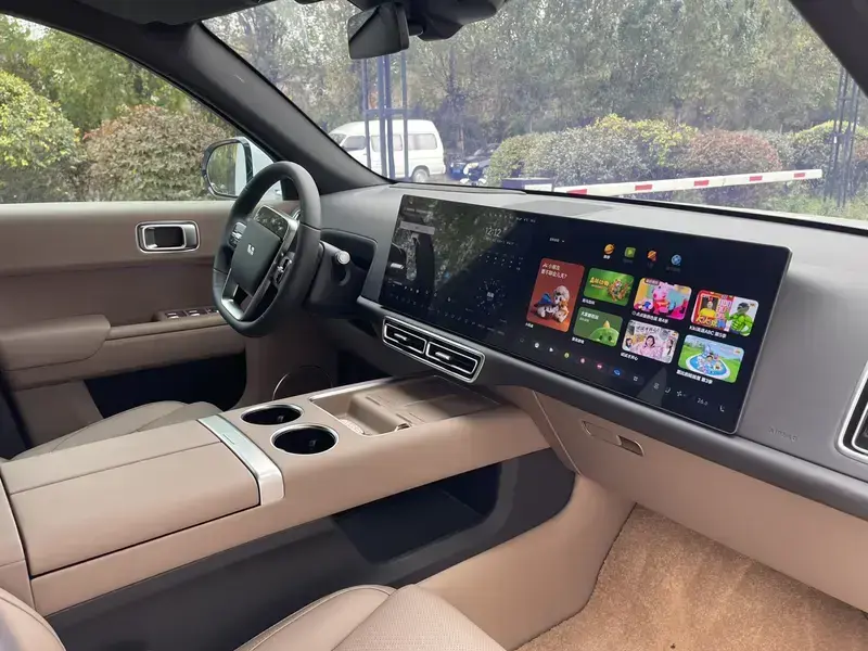 2025 Li Auto (Lixiang) L7 с пробегом 9 400 км