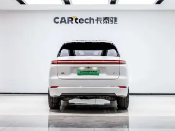 2025 Li Auto (Lixiang) L7 с пробегом 6 800 км
