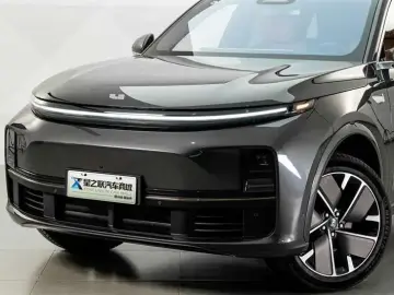 2025 Li Auto (Lixiang) L7 с пробегом 8 500 км
