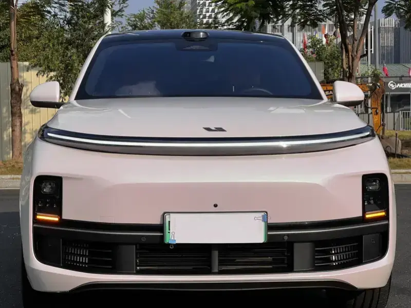 2025 Li Auto (Lixiang) L9 с пробегом 13 000 км