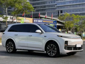 2025 Li Auto (Lixiang) L9 с пробегом 13 000 км