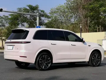 2025 Li Auto (Lixiang) L9 с пробегом 13 000 км