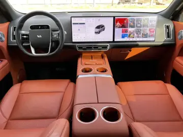 2025 Li Auto (Lixiang) L9 с пробегом 13 000 км