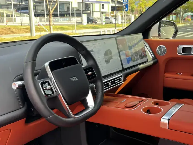 2025 Li Auto (Lixiang) L9 с пробегом 13 000 км