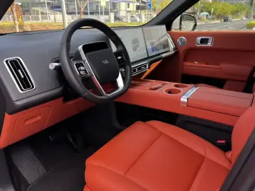 2025 Li Auto (Lixiang) L9 с пробегом 13 000 км