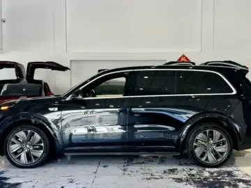 2024 Li Auto (Lixiang) L9 с пробегом 92 000 км