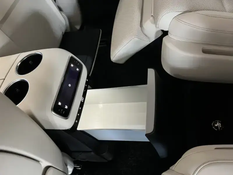 2025 Li Auto (Lixiang) L9 с пробегом 47 000 км